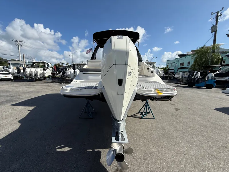 Slide: The Image of Sea Ray SDX 270 Outboard 2021 - 3