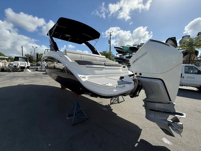 Slide: The Image of Sea Ray SDX 270 Outboard 2021 - 4
