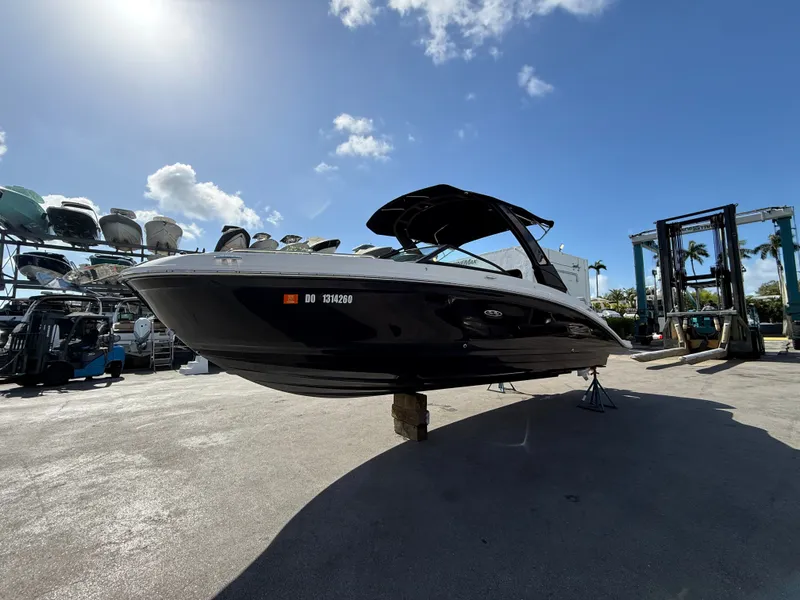 Slide: The Image of Sea Ray SDX 270 Outboard 2021 - 6