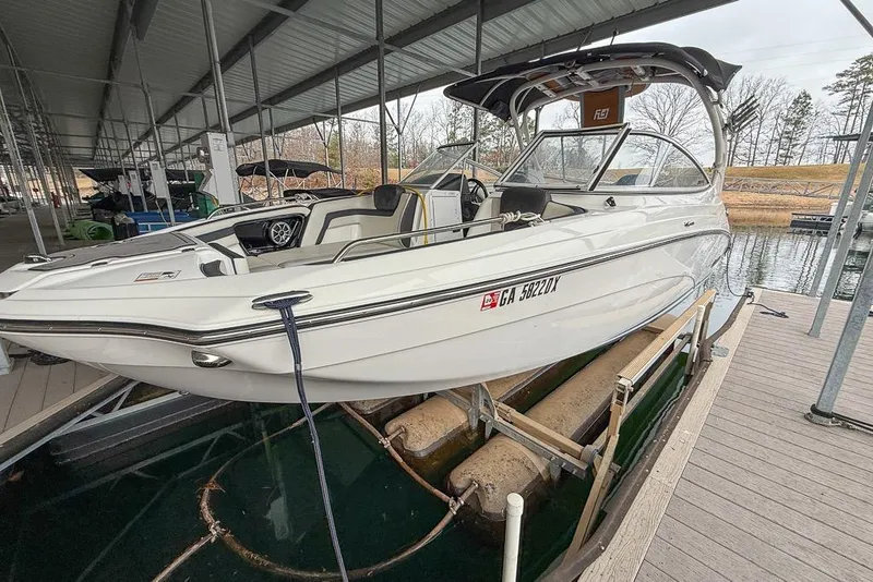 The Image of 2019 Yamaha Boats 242 Limited S E-Series docked in a covered marina. - 0