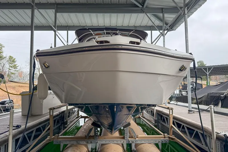 Slide: The Image of 2019 Yamaha Boats 242 Limited S E-Series docked in a covered marina. - 18