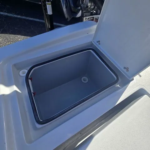 Slide: The Image of Pathfinder 2500 Hybrid 2026 - 16