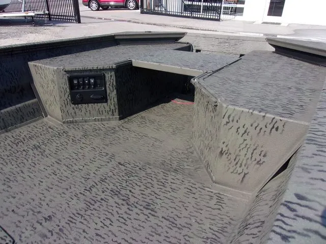 Slide: The Image of War Eagle 750 Gladiator 2026 - 8