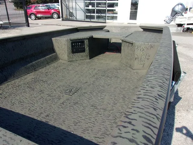 Slide: The Image of War Eagle 750 Gladiator 2026 - 9