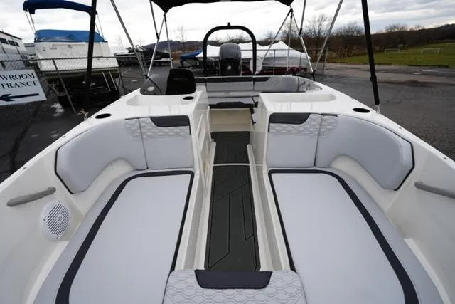 Slide: The Image of 2026 Bayliner M17 boat interior with spacious seating and modern design. - 10