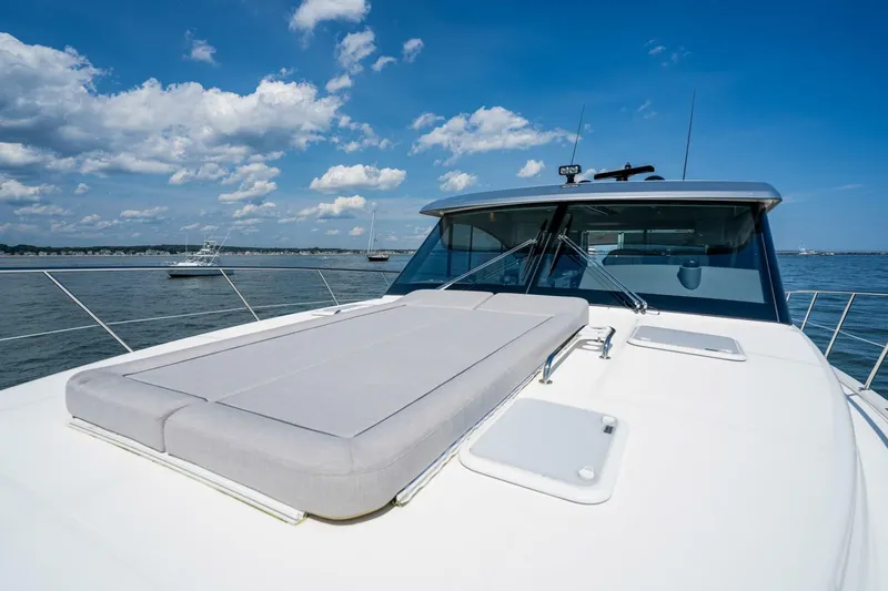 Slide: The Image of 2021 Riviera 575 Suv - Image 18 - 17