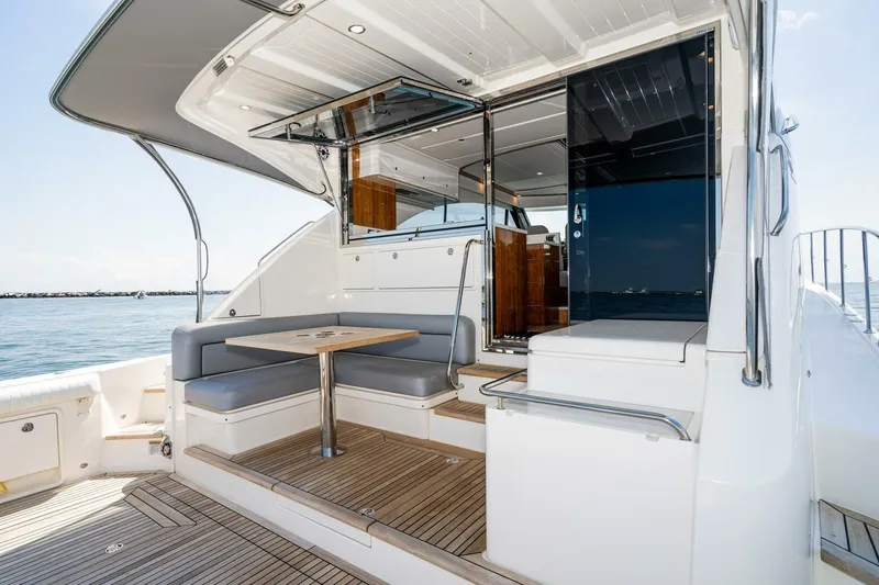 Slide: The Image of 2021 Riviera 575 Suv - Image 20 - 19