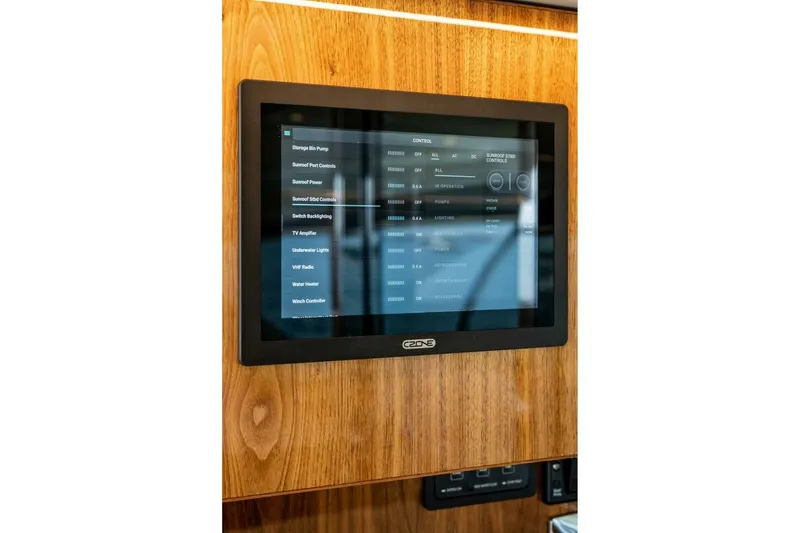 Slide: The Image of 2021 Riviera 575 Suv - Image 23 - 22