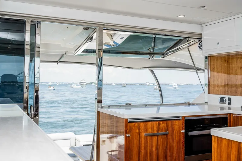 Slide: The Image of 2021 Riviera 575 Suv - Image 27 - 26