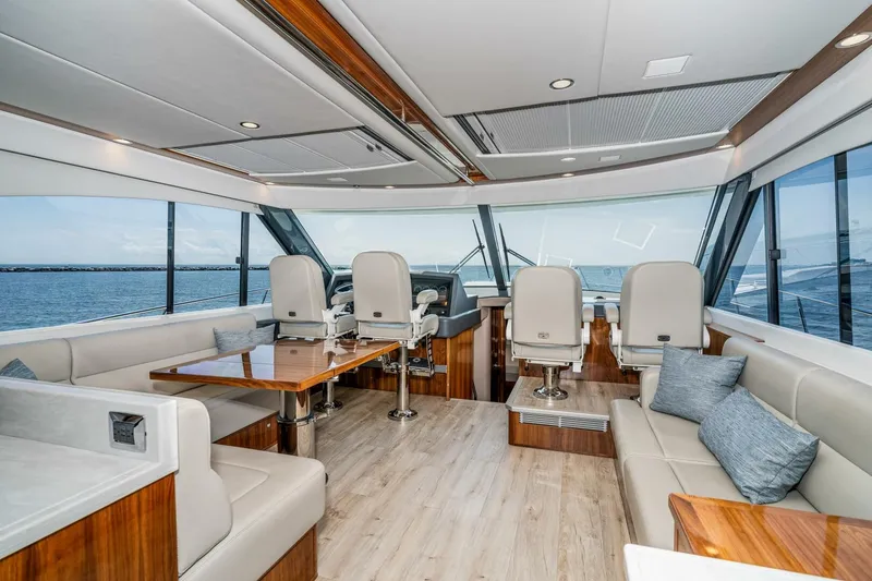 Slide: The Image of 2021 Riviera 575 Suv - Image 28 - 27