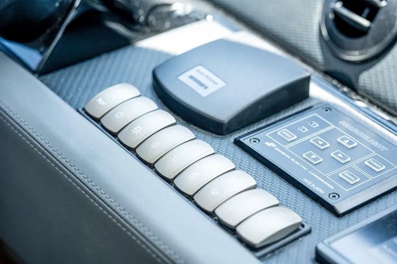 Slide: The Image of 2021 Riviera 575 Suv - Image 33 - 32