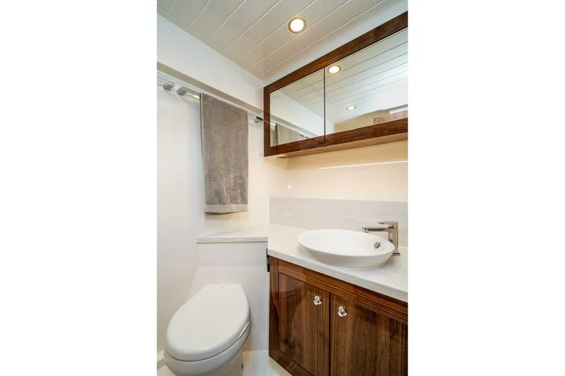 Slide: The Image of 2021 Riviera 575 Suv - Image 37 - 36