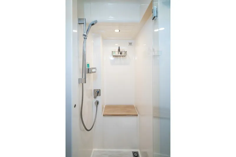 Slide: The Image of 2021 Riviera 575 Suv - Image 39 - 38