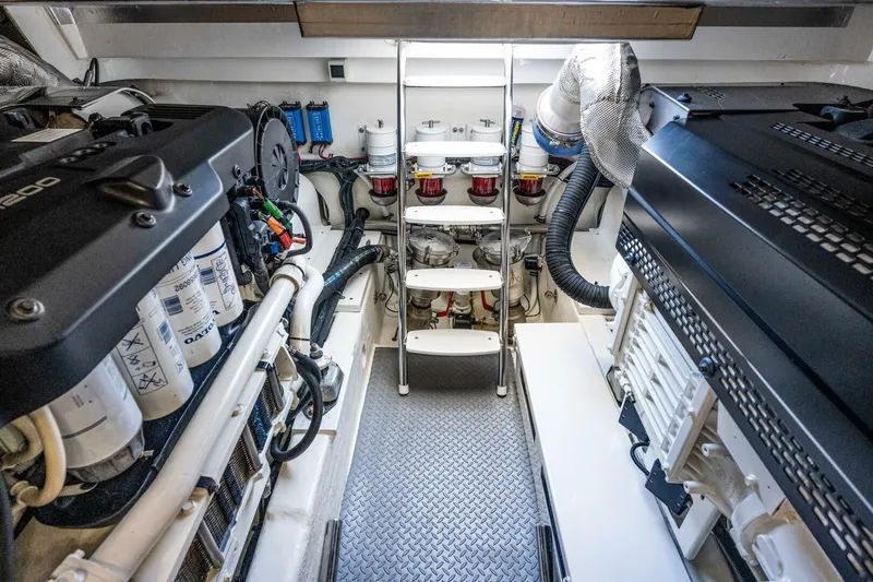 Slide: The Image of 2021 Riviera 575 Suv - Image 42 - 41