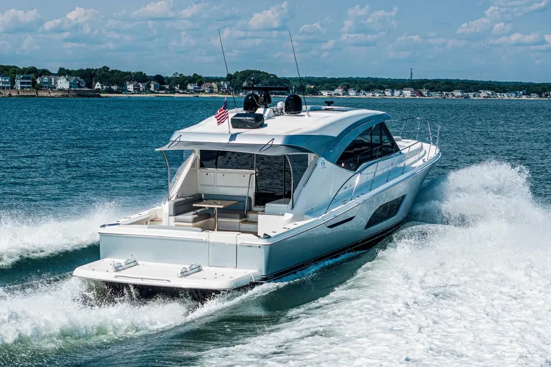 Slide: The Image of 2021 Riviera 575 Suv - Image 8 - 8