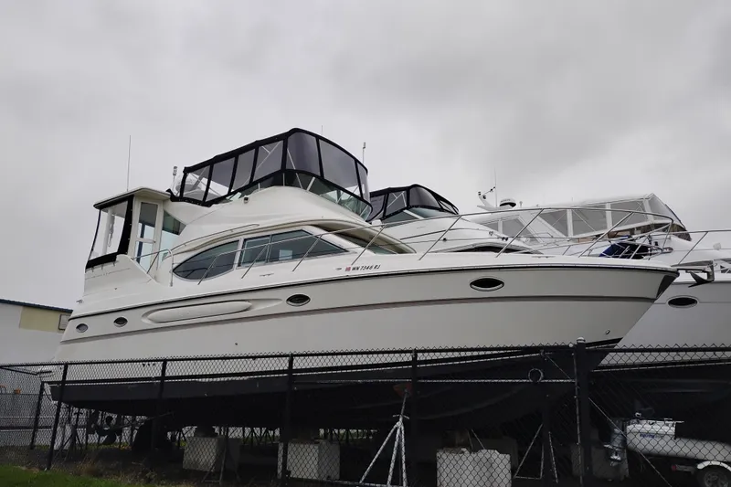 Slide: The Image of 2001 Maxum 4100 SCA yacht on display, overcast sky background. - 2