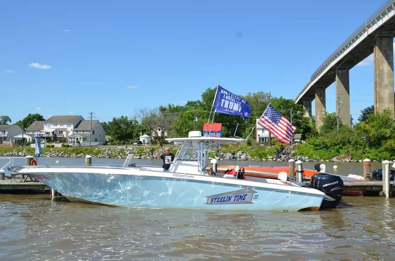 The Image of Fountain 38 Center Console 2011 - 0