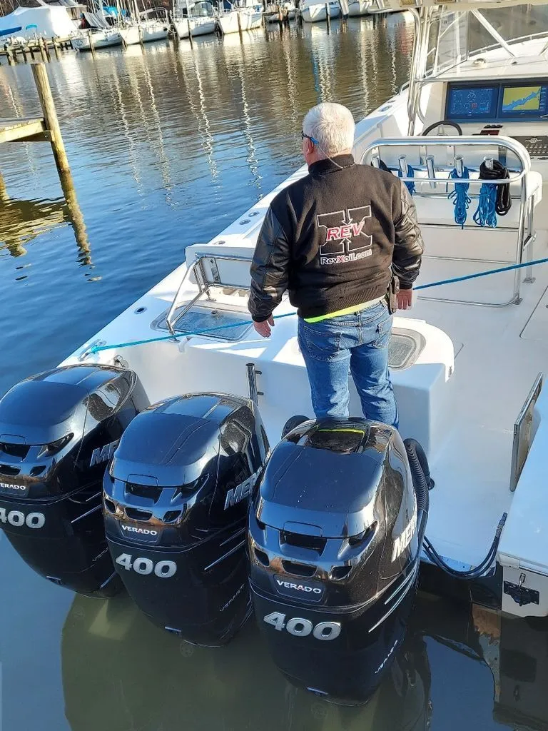 Slide: The Image of Fountain 38 Center Console 2011 - 10