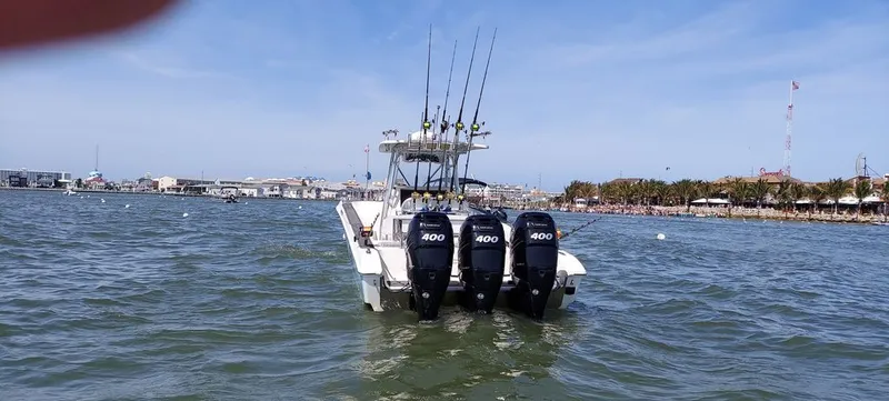 Slide: The Image of Fountain 38 Center Console 2011 - 3