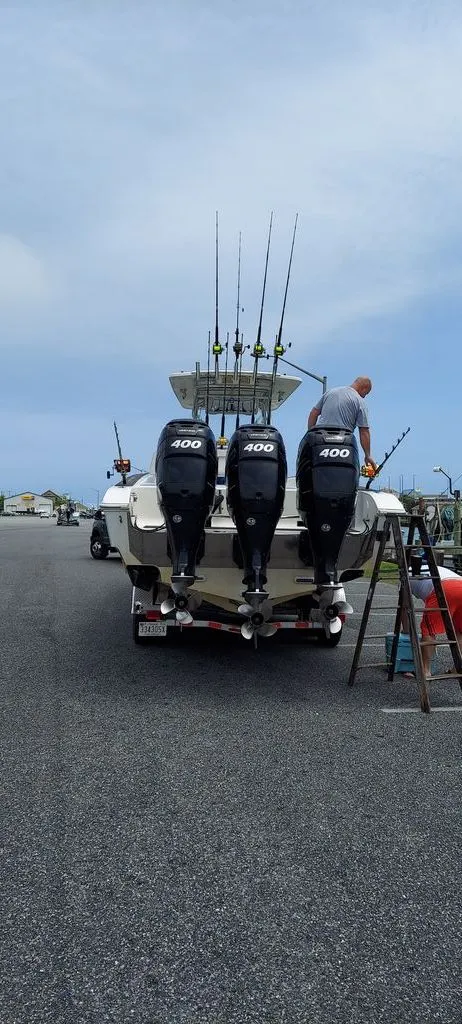 Slide: The Image of Fountain 38 Center Console 2011 - 9