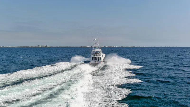 Slide: The Image of Hatteras 60 Convertible 2003 cruising fast on open sea. - 23