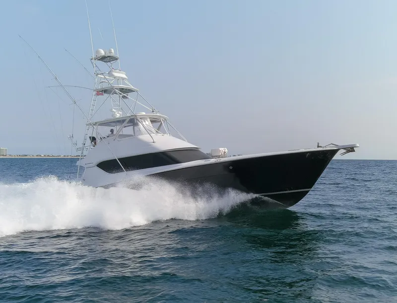 Slide: The Image of Hatteras 60 Convertible 2003 yacht cruising on open sea. - 28