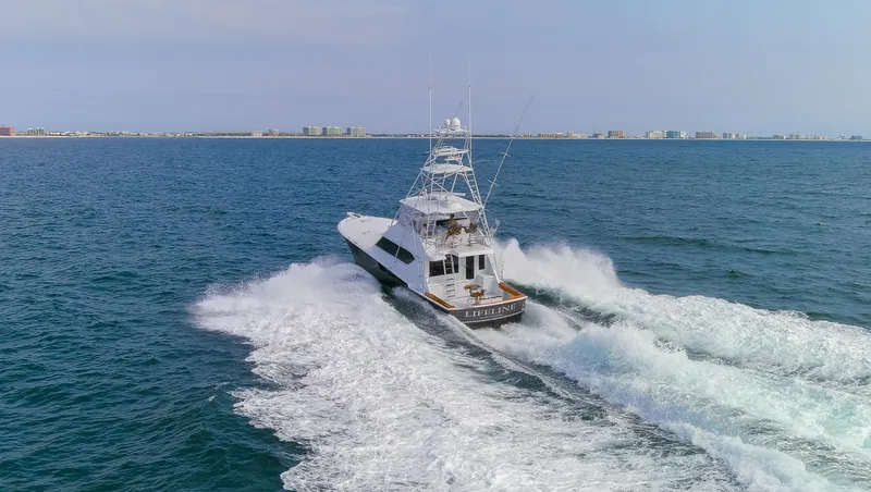 Slide: The Image of Hatteras 60 Convertible 2003 cruising swiftly on the ocean. - 33