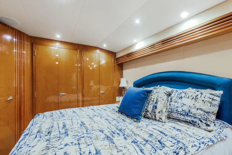 Slide: The Image of Hatteras 60 Convertible 2003 - 59