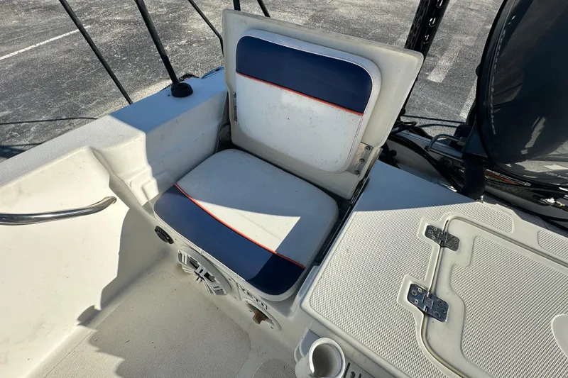 Slide: The Image of 2015 NauticStar 1810 NauticBay boat seat and console detail. - 13