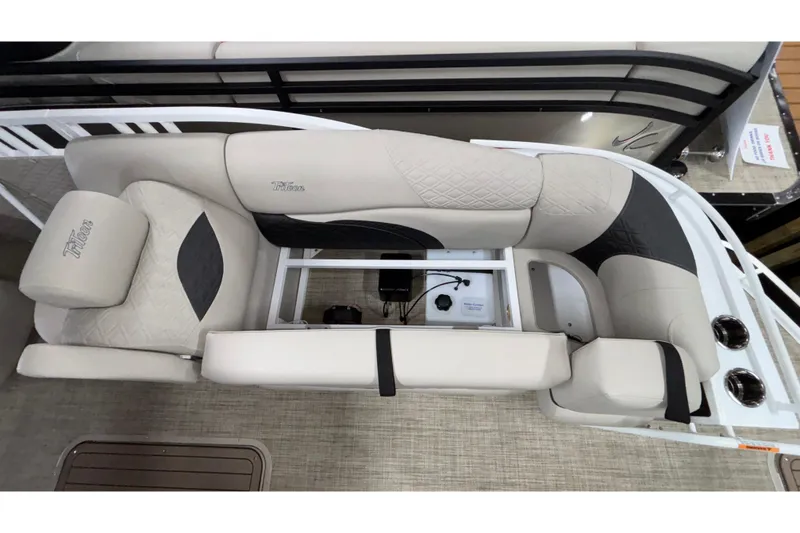 Slide: The Image of 2026 JC Sporttoon 26TT boat interior with luxurious seating and modern design. - 36