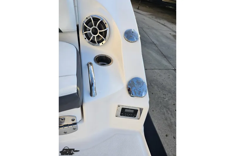 Slide: The Image of 2016 Chaparral Vortex 243 VRX boat interior with speaker, handle, and control panel. - 40