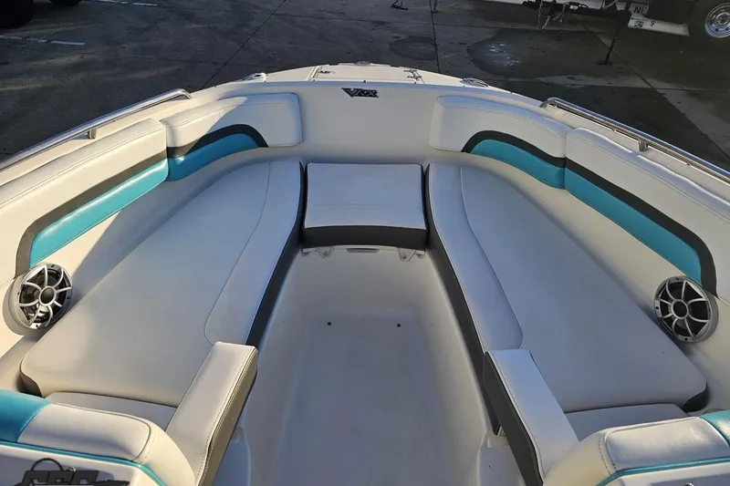 Slide: The Image of 2016 Chaparral Vortex 243 VRX boat interior with white and teal seating. - 70