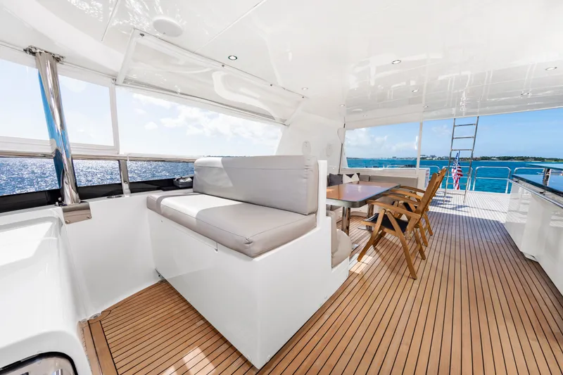 Slide: The Image of Johnson 93 Flybridge 2017 - 10