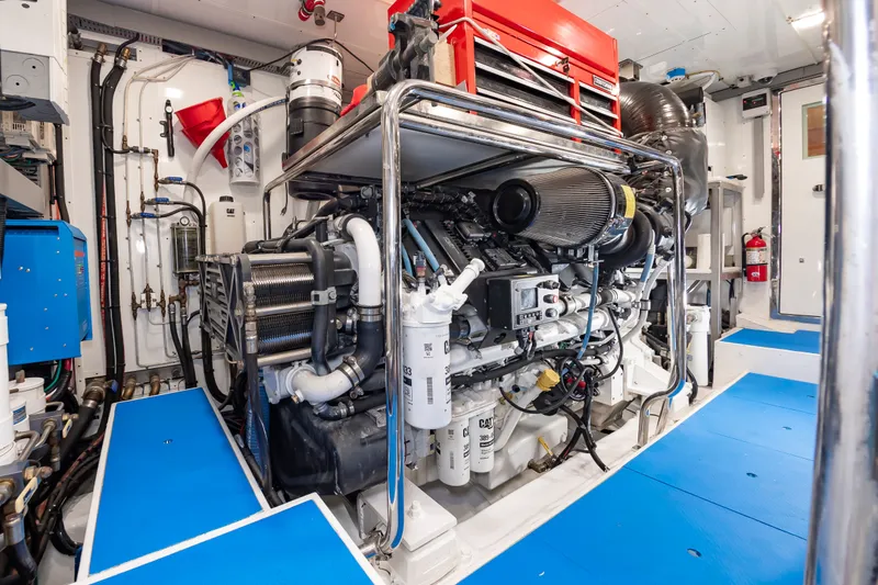Slide: The Image of Johnson 93 Flybridge 2017 - 104