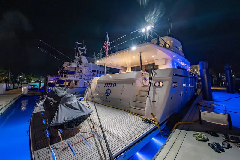 Slide: The Image of Johnson 93 Flybridge 2017 - 122