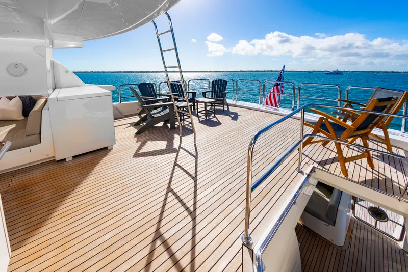 Slide: The Image of Johnson 93 Flybridge 2017 - 15