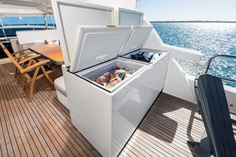 Slide: The Image of Johnson 93 Flybridge 2017 - 18