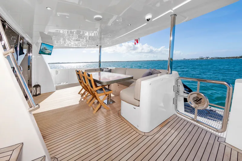 Slide: The Image of Johnson 93 Flybridge 2017 - 20