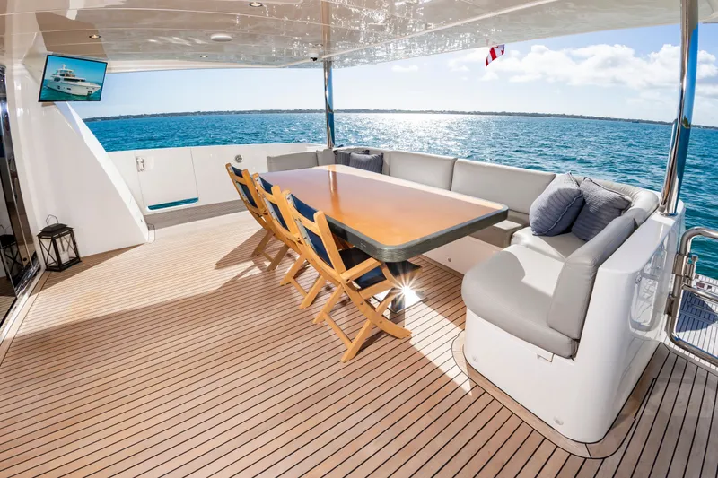 Slide: The Image of Johnson 93 Flybridge 2017 - 21