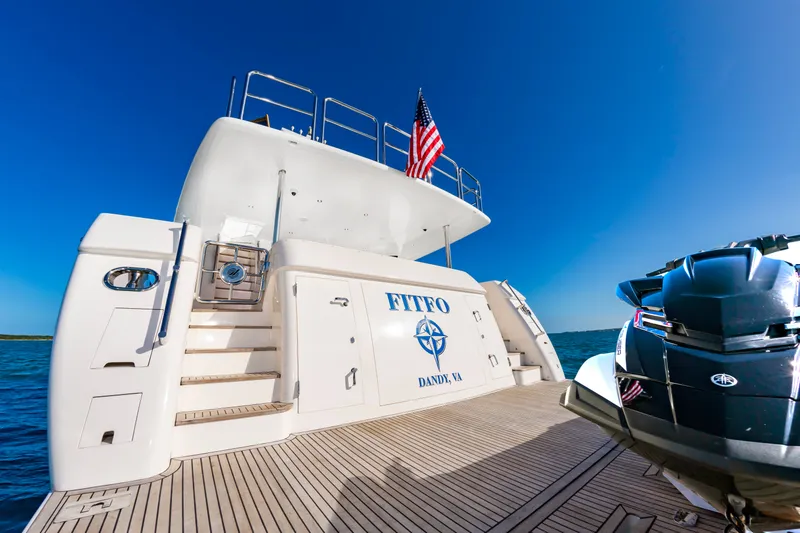 Slide: The Image of Johnson 93 Flybridge 2017 - 22