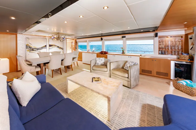Slide: The Image of Johnson 93 Flybridge 2017 - 26