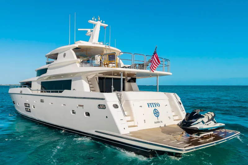 Slide: The Image of Johnson 93 Flybridge 2017 - 4