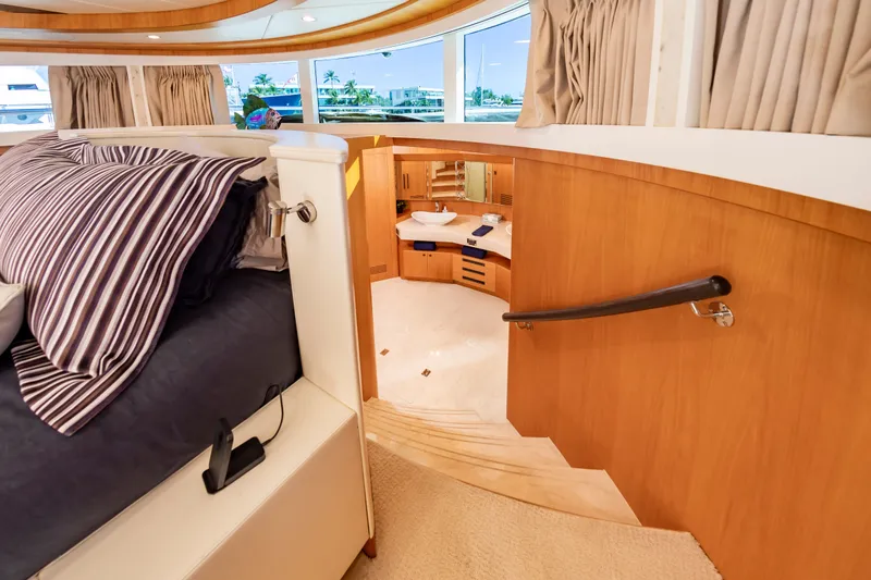 Slide: The Image of Johnson 93 Flybridge 2017 - 49