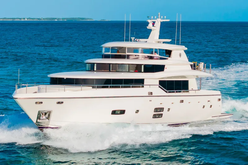 Slide: The Image of Johnson 93 Flybridge 2017 - 6