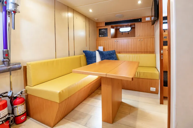 Slide: The Image of Johnson 93 Flybridge 2017 - 89