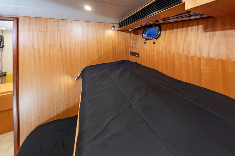 Slide: The Image of Johnson 93 Flybridge 2017 - 95