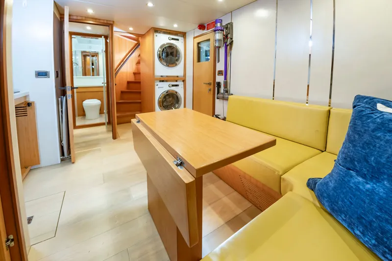Slide: The Image of Johnson 93 Flybridge 2017 - 96