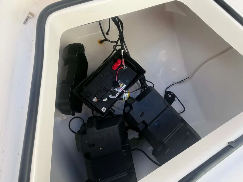 Slide: The Image of Aquasport 2500 Center Console 2021 - 16