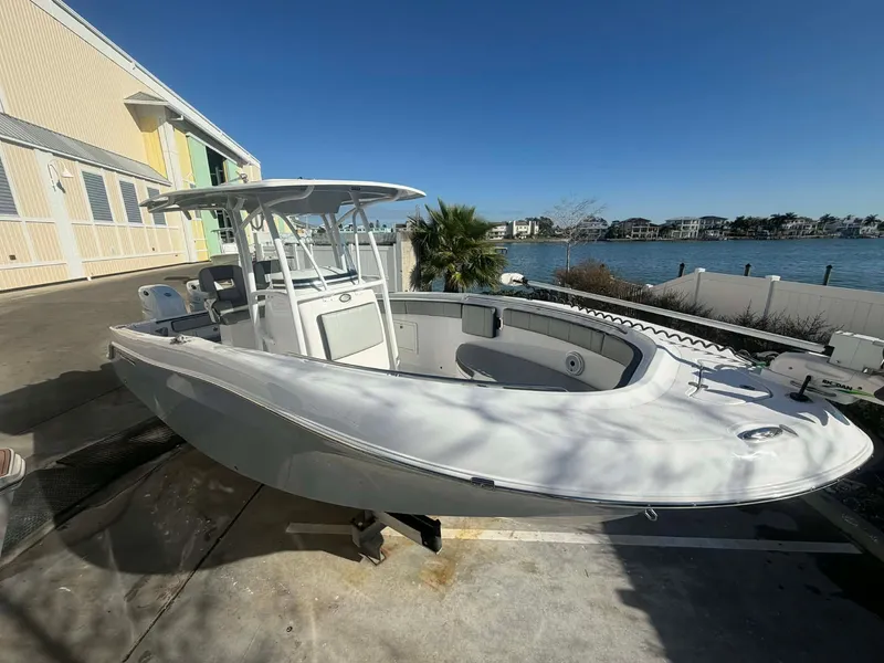 Slide: The Image of Aquasport 2500 Center Console 2021 - 17