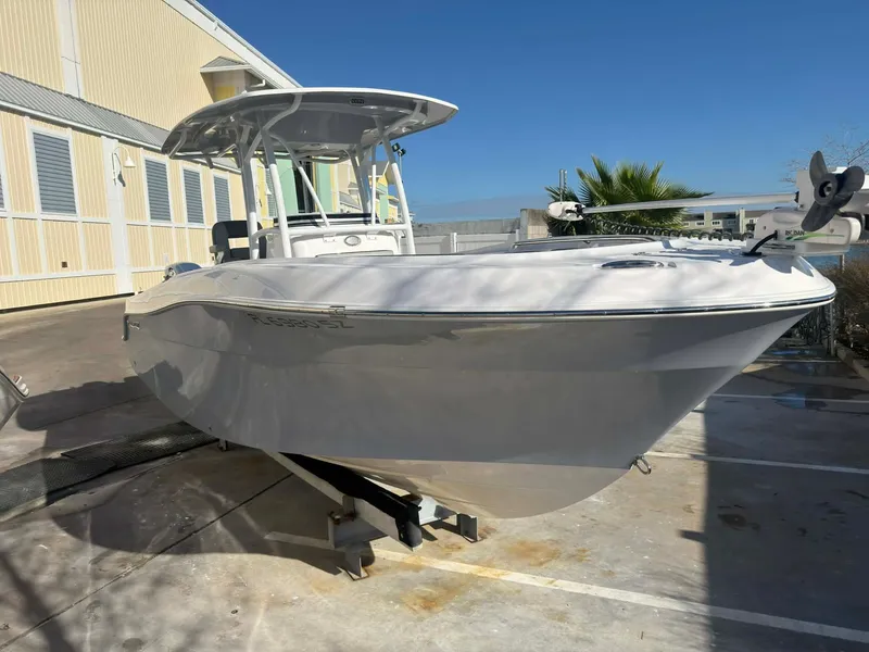 Slide: The Image of Aquasport 2500 Center Console 2021 - 18